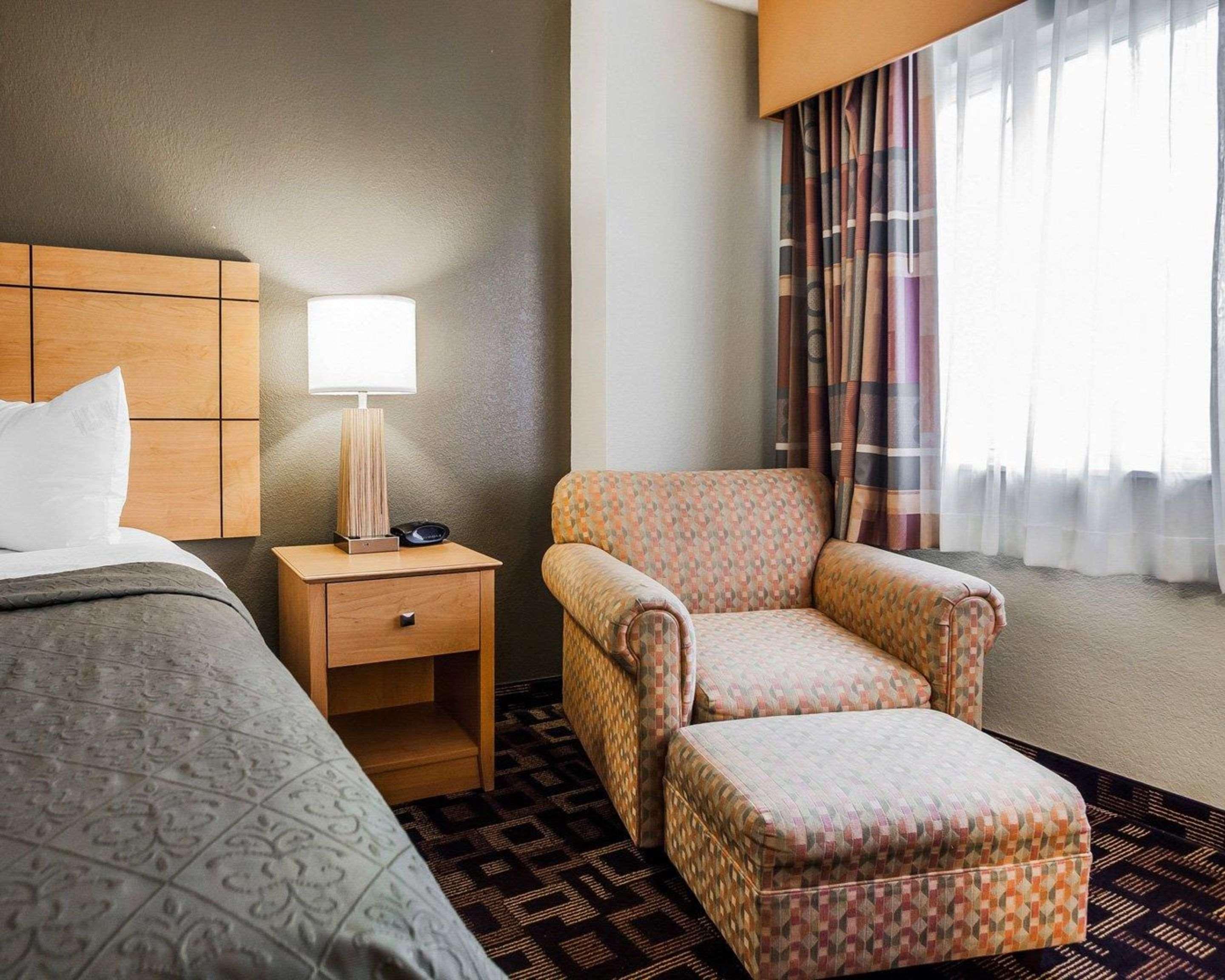 Quality Inn & Suites Des Moines Airport Ngoại thất bức ảnh