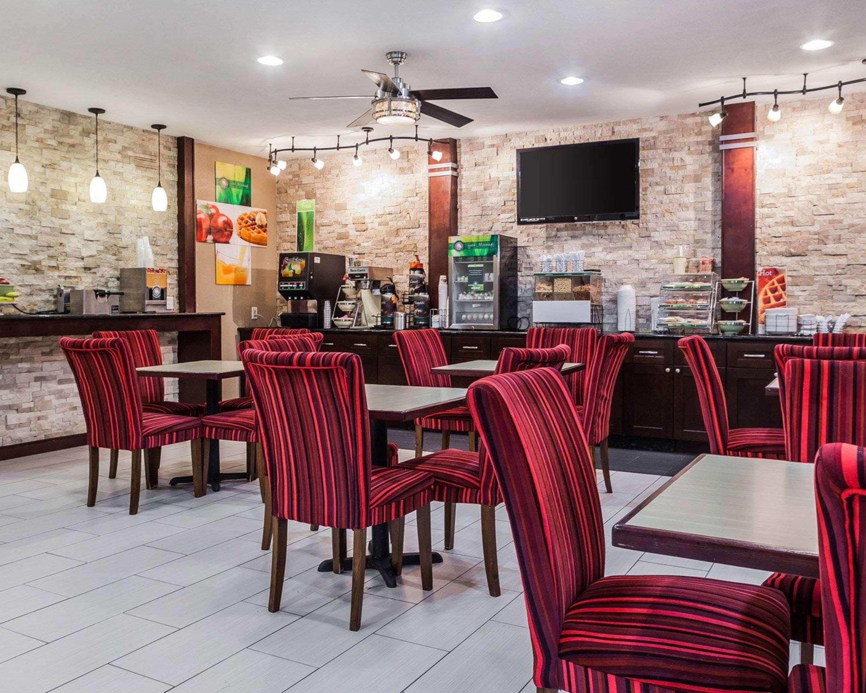 Quality Inn & Suites Des Moines Airport Ngoại thất bức ảnh
