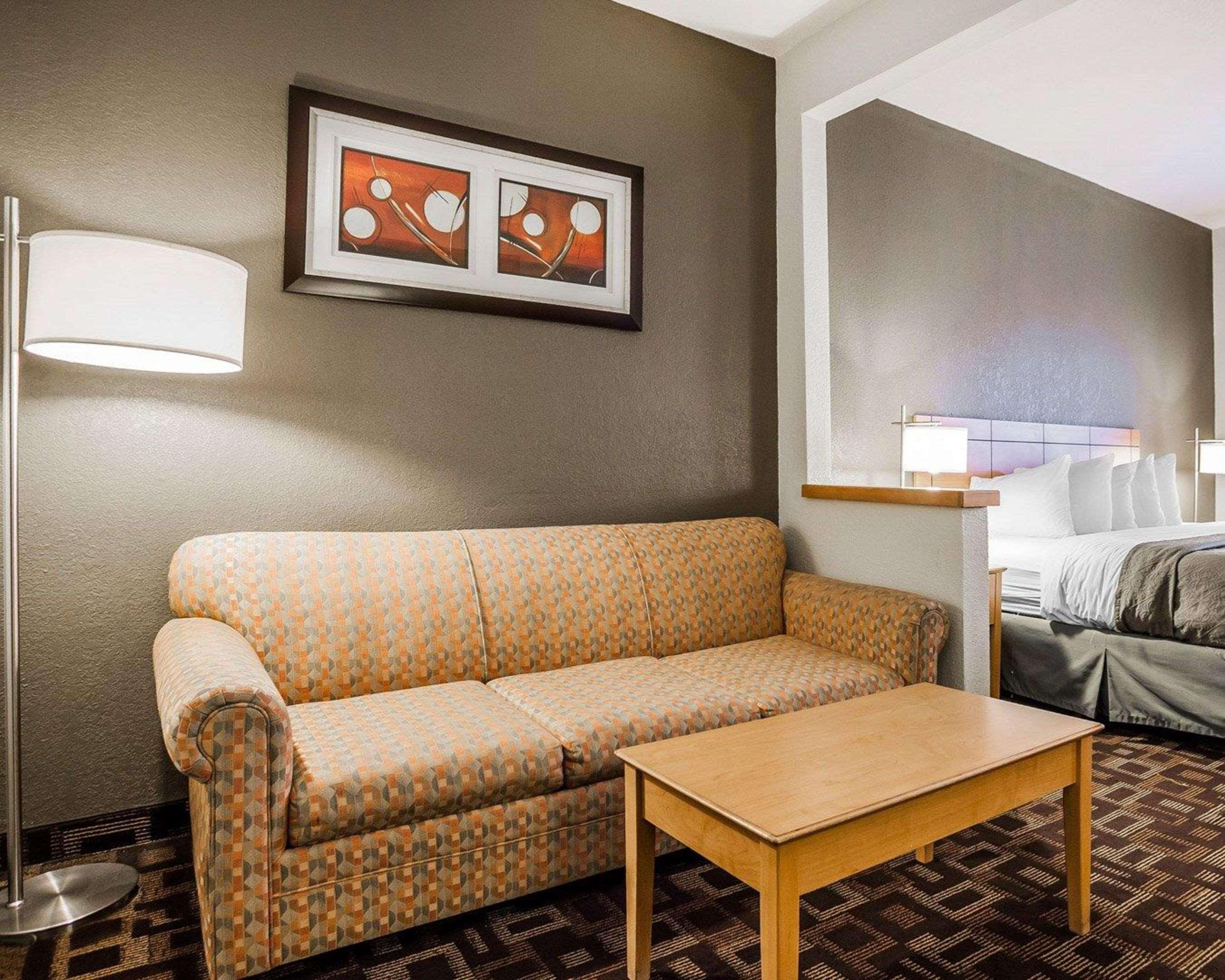 Quality Inn & Suites Des Moines Airport Ngoại thất bức ảnh