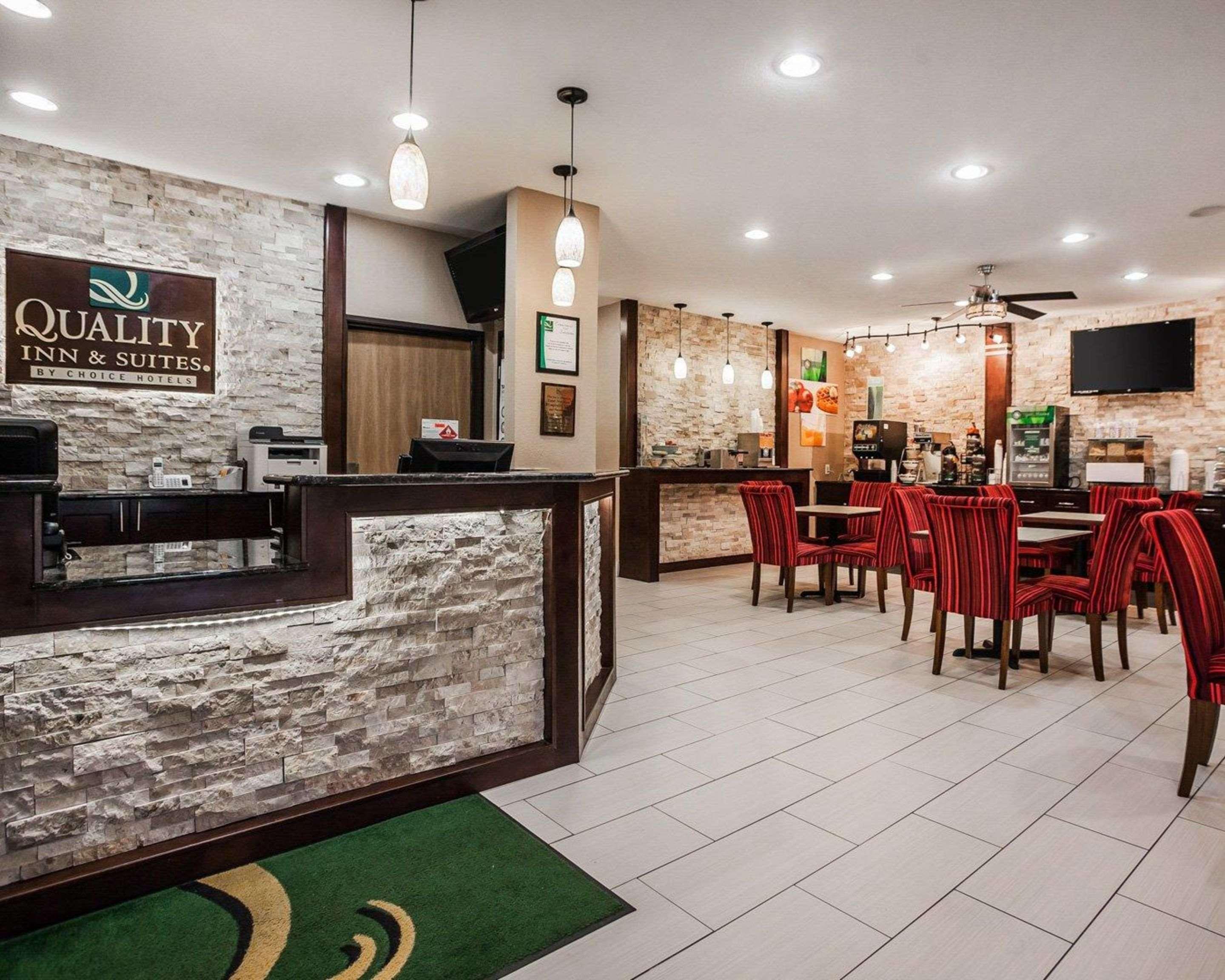 Quality Inn & Suites Des Moines Airport Ngoại thất bức ảnh