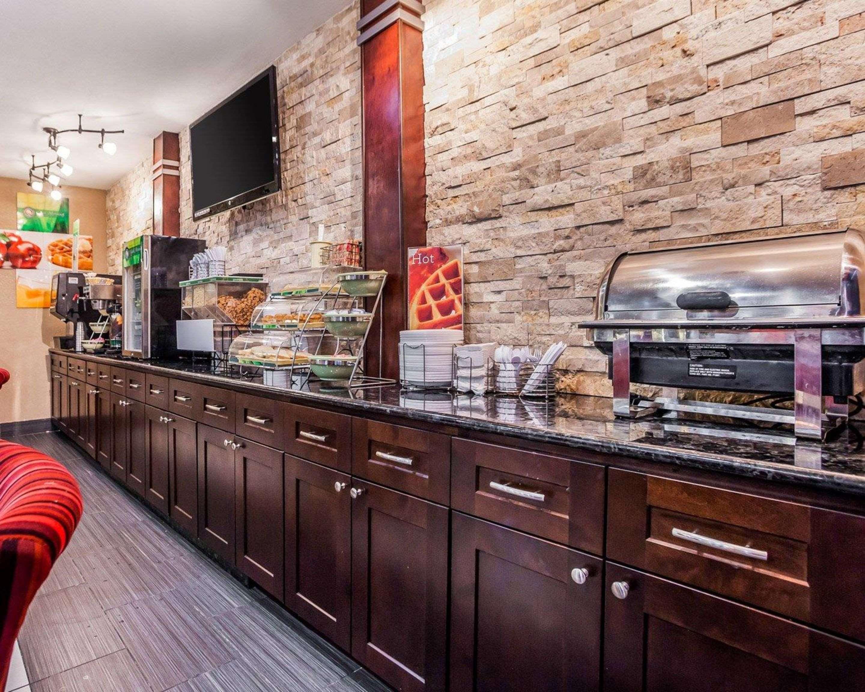 Quality Inn & Suites Des Moines Airport Ngoại thất bức ảnh