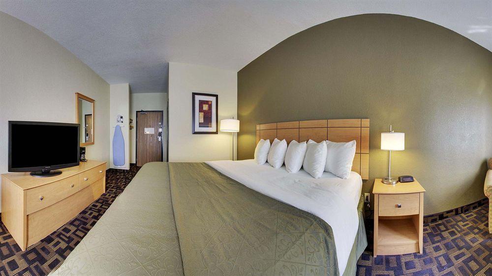 Quality Inn & Suites Des Moines Airport Ngoại thất bức ảnh